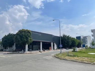SHOWROOM Ô TÔ & DỊCH VỤ